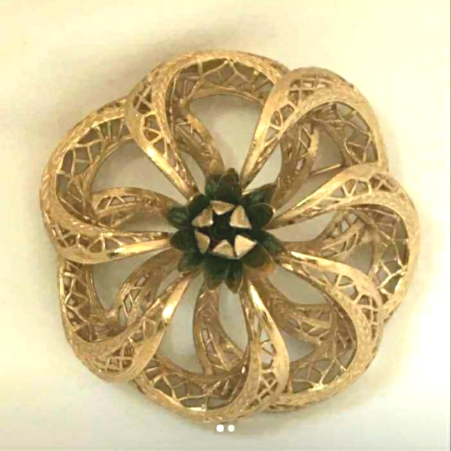 Vintage Signed Corocraft Filigree Ribbon Pinwheel Flower Pin Brooch